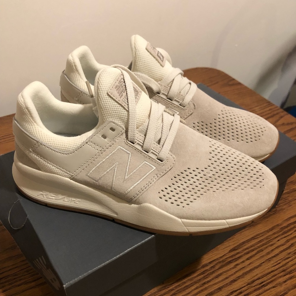 New Balance 247 Sneakers